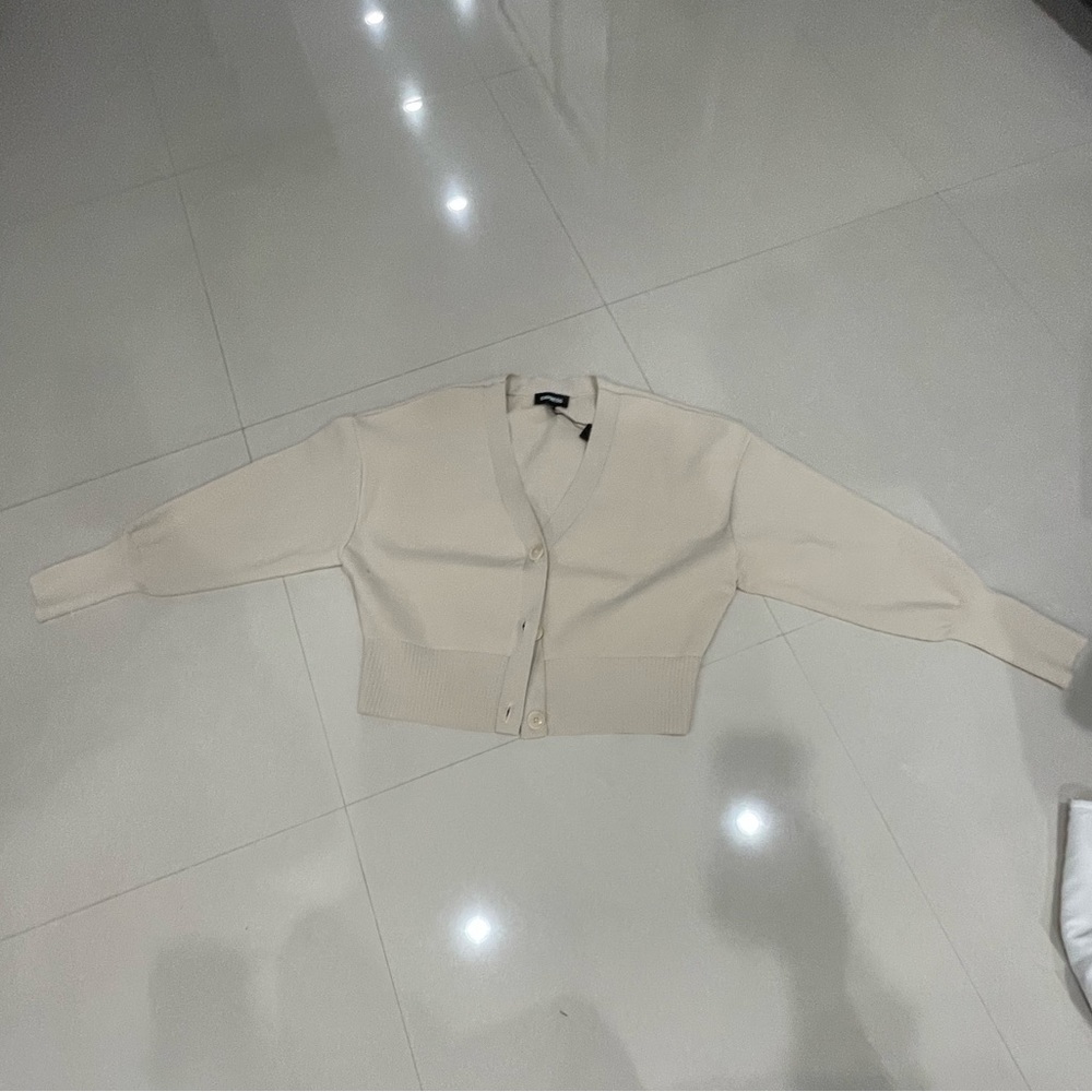 Express Cropped Cardigan | Size: Medium | Color: Beige